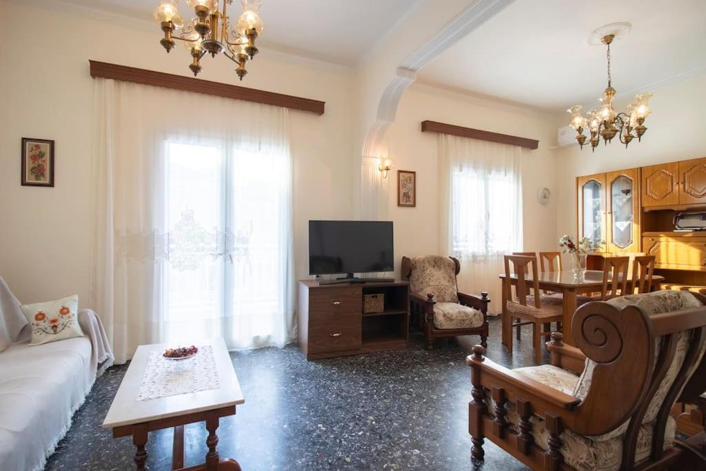 Vintage Charm Apt Near Centre イラクリオン エクステリア 写真