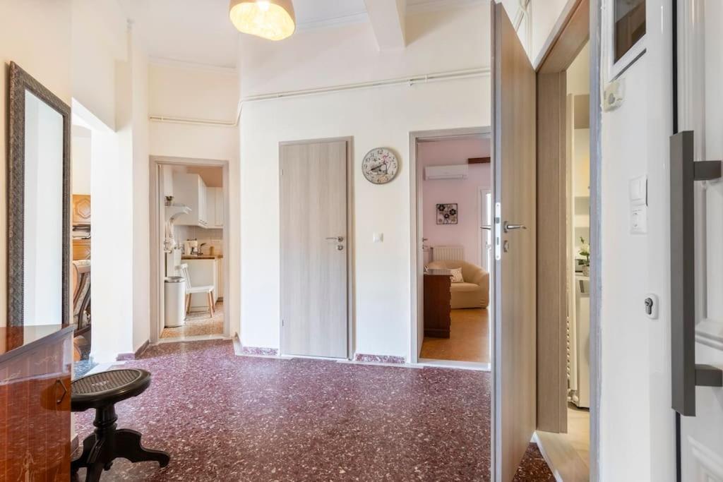 Vintage Charm Apt Near Centre イラクリオン エクステリア 写真