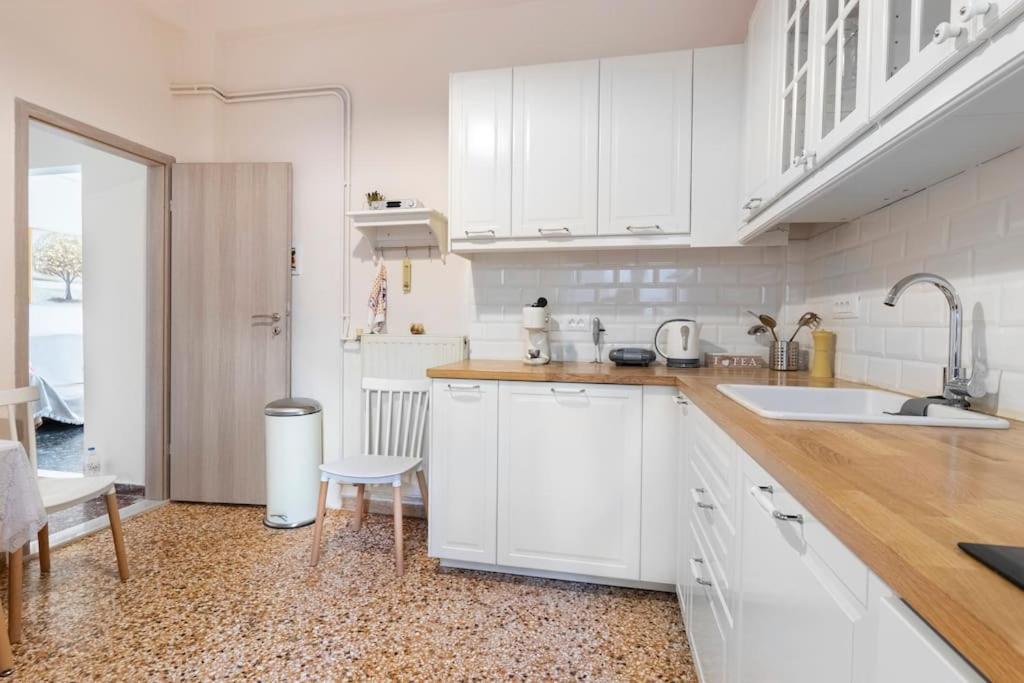 Vintage Charm Apt Near Centre イラクリオン エクステリア 写真