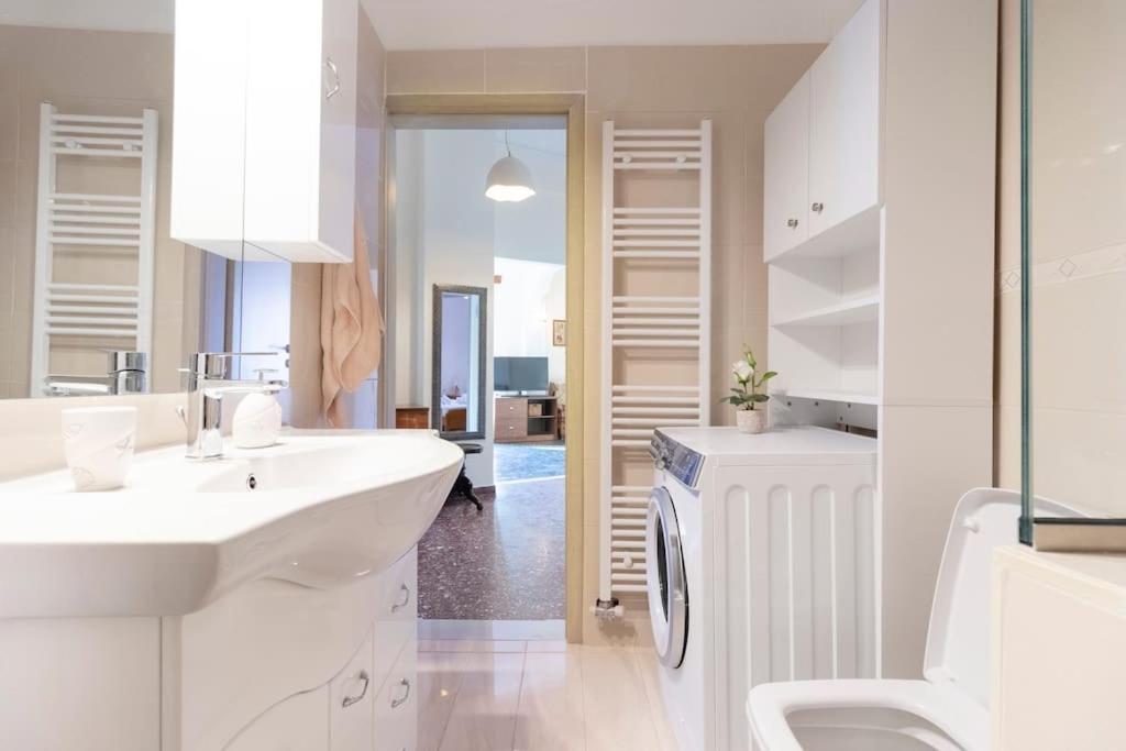 Vintage Charm Apt Near Centre イラクリオン エクステリア 写真